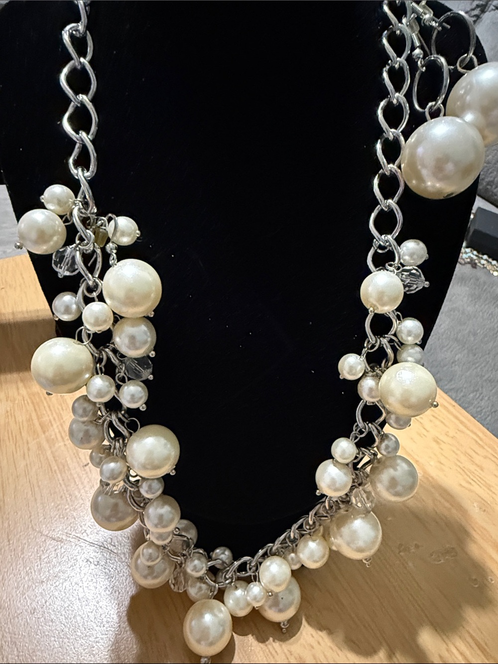 Classic Pearl Cluster Necklace, earrings & barrettes - White -